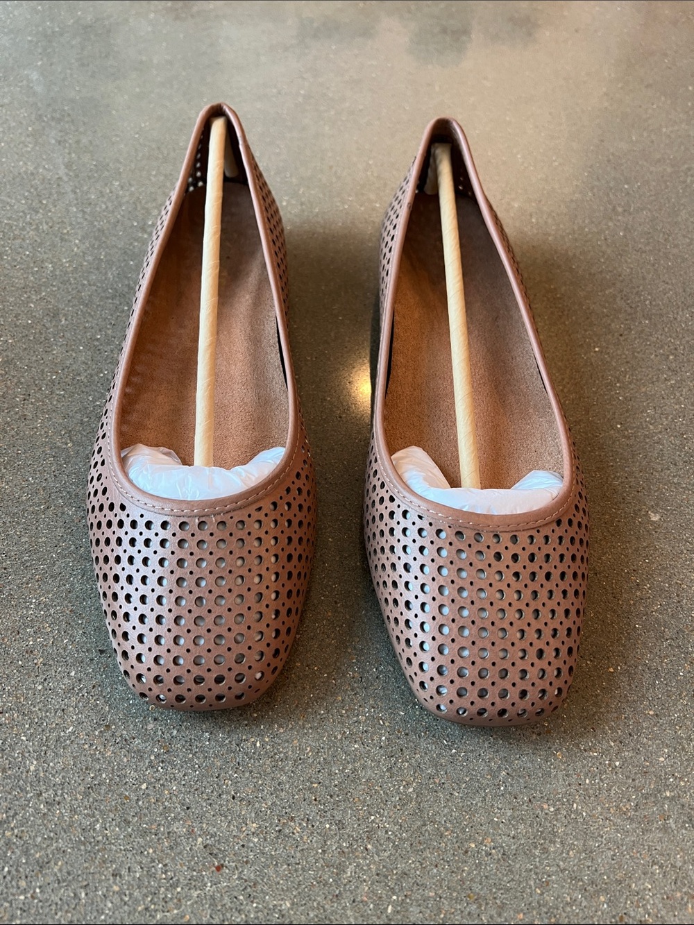 Vionic Orinda Perf Square Toe Ballet Flat in Mocha- NWT - Picture 3 of 7